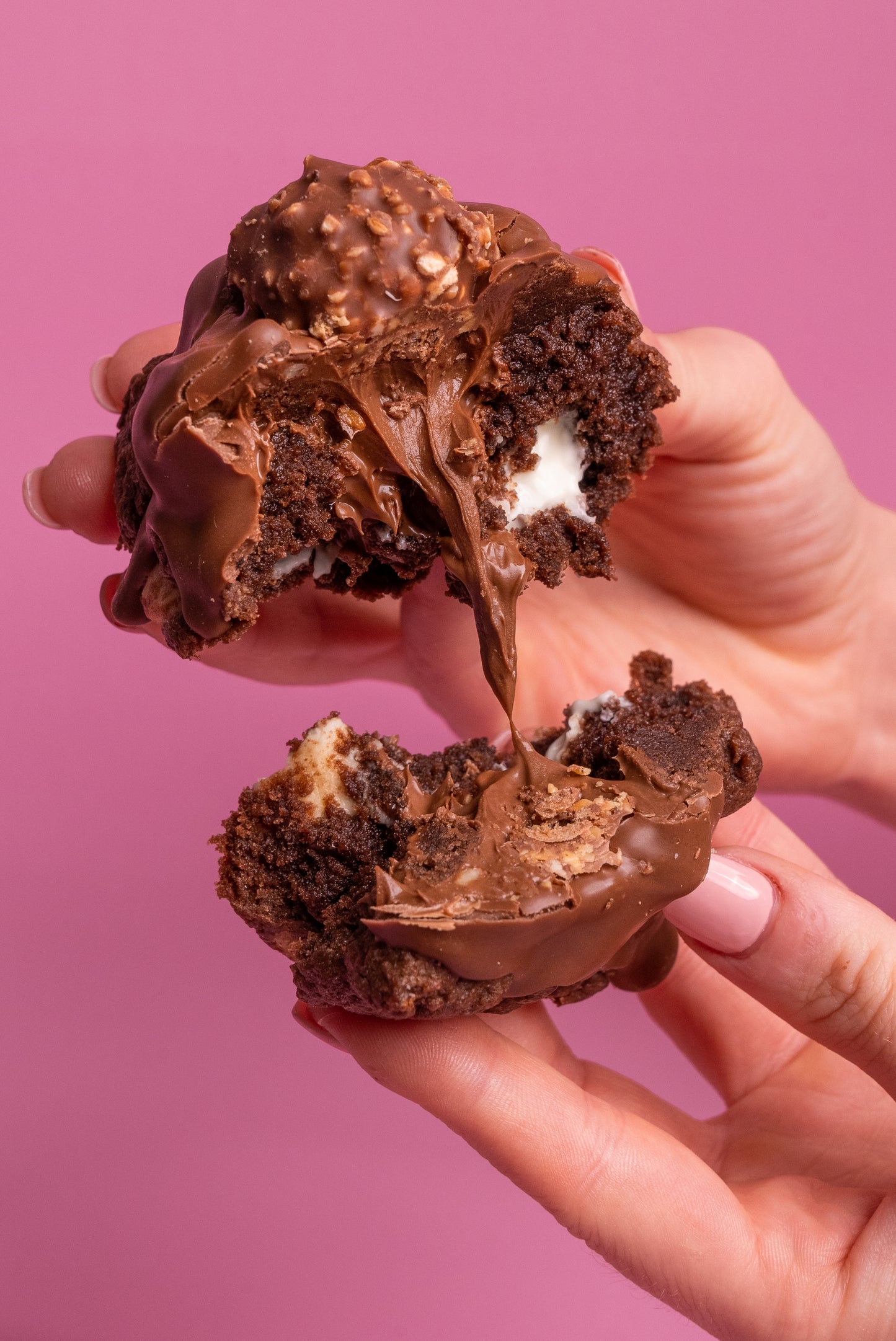 Double Choc Nutella Cookie – Rich chocolate cookie filled with creamy Nutella, topped with smooth milk chocolate for the ultimate indulgence.